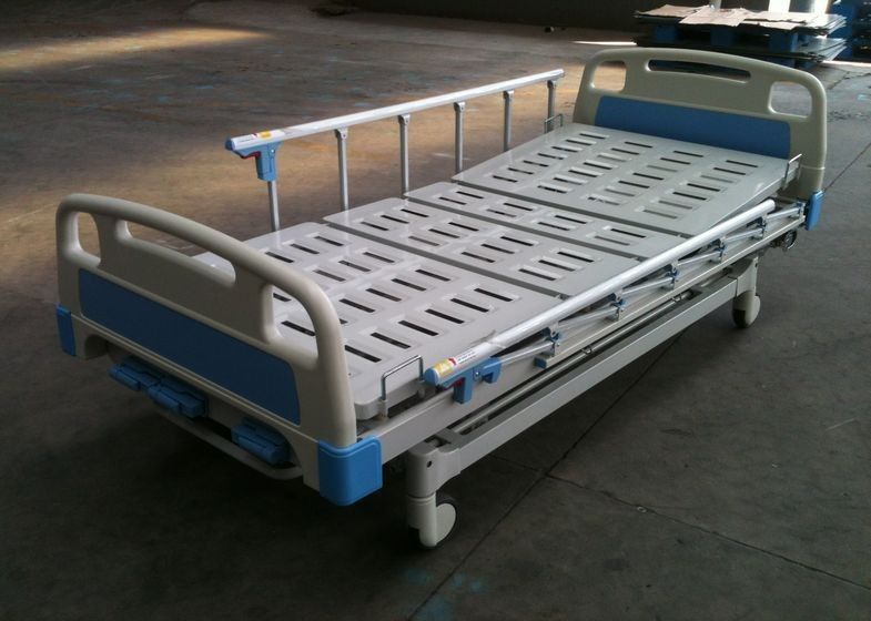 4 кровать больницы ICU рукояток анти- обработанная ржавчиной ручная с функцией CPR